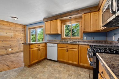This country home is situated in a private setting just minutes - photo 3