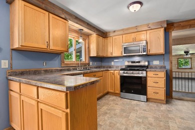 This country home is situated in a private setting just minutes - photo 4