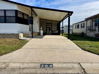 Beautifully Maintained 1983 Doublewide - Turnkey & Move-In Ready - photo 4