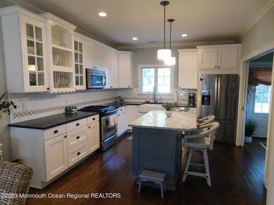 This beautifully crafted Jersy Shore home offers stylish - photo 3