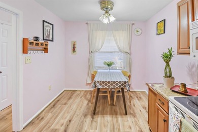 Enjoy beachside living in this nicely updated townhouse just 2.5 - photo 4
