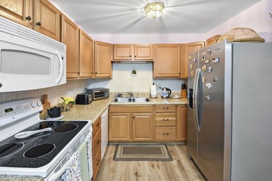 Enjoy beachside living in this nicely updated townhouse just 2.5 - photo 7