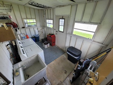 Are you looking for a spacious home? This double-wide mobile - photo 23