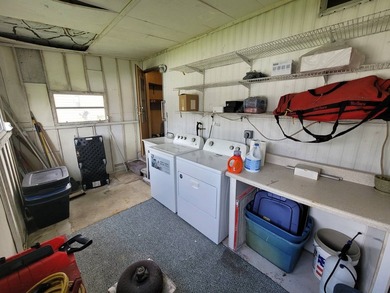 Are you looking for a spacious home? This double-wide mobile - photo 24