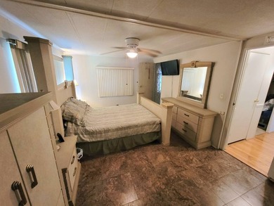 Are you looking for a spacious home? This double-wide mobile - photo 32