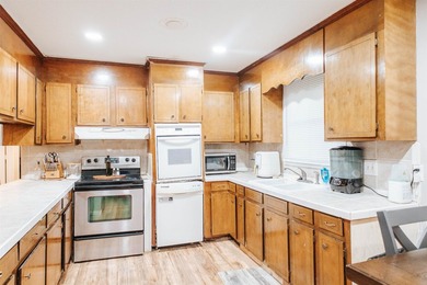 Must-see in Myrtle Beach! Sold AS IS . This charming 3-bedroom - photo 6