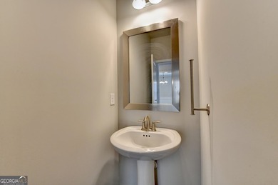 Welcome to this beautifully maintained home in a quiet - photo 10