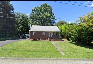 (private lake, pond, coastal) Home Sale Pending in Mahopac New York