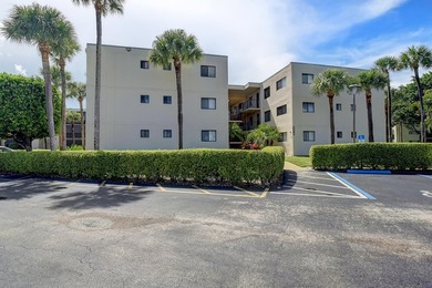 Welcome to Las Verdes, a vibrant and beautifully maintained 55+ - photo 3