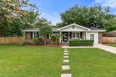 Move-in ready and beautifully renovated, this West Ashley gem - photo 1