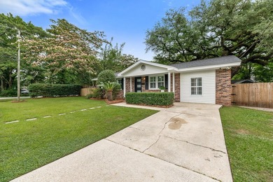 Move-in ready and beautifully renovated, this West Ashley gem - photo 2