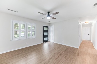 Move-in ready and beautifully renovated, this West Ashley gem - photo 5