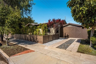 Recently updated throughout, this charming home offers 871 sq - photo 3