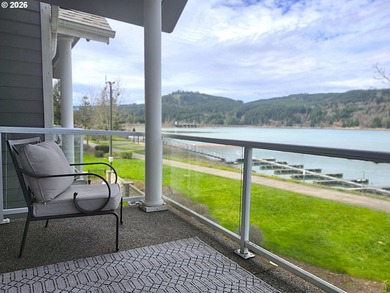Rare opportunity! Stunning lakefront townhome in a secure gated - photo 18