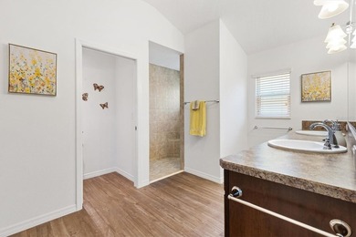 Beautifully maintained and TURNKEY 3 Bedroom, 3 Bathroom MOSSY - photo 19