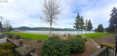 Rare opportunity! Stunning lakefront townhome in a secure gated - photo 19