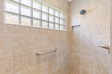 Beautifully maintained and TURNKEY 3 Bedroom, 3 Bathroom MOSSY - photo 20