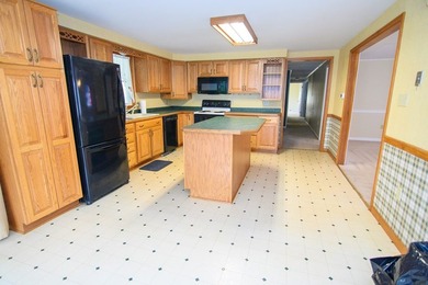 Enjoy single story living in this large, 2070 sq. ft., home on - photo 21