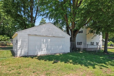 Welcome to this spacious 4-bedroom home, perfectly situated on a - photo 22