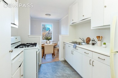 Bright Corner One-Bedroom in Classic Pre-War Co-op Move-In - photo 4