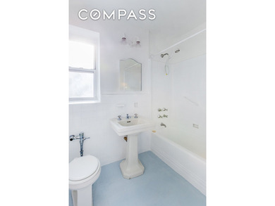 Bright Corner One-Bedroom in Classic Pre-War Co-op Move-In - photo 7
