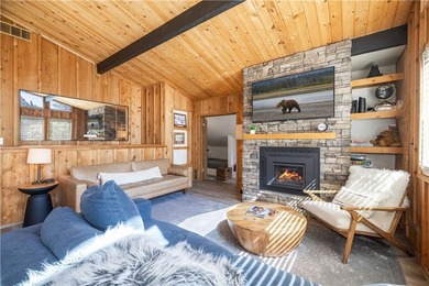 Spectacular Moonridge Retreat! Ideally located just moments from - photo 3