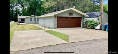 Lake Home Sale Pending in Houghton Lake, Michigan