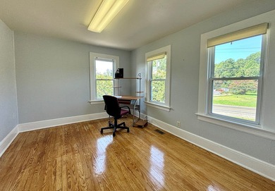 Perfect location for your commercial or retail operations!