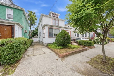 Nestled in the highly sought-after Woodlawn Heights neighborhood - photo 3