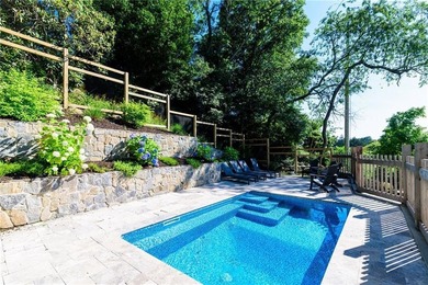 19 East Hills Road presents a rare opportunity to own a - photo 6
