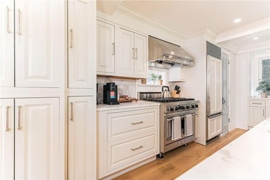 19 East Hills Road presents a rare opportunity to own a - photo 10