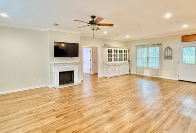 Experience Baymeadows lake life in this beautifully maintained - photo 4