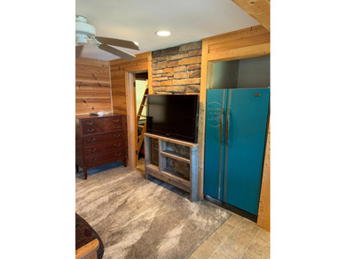 Are you kidding me! All this for less than $250,000. A cozy 3 - photo 5