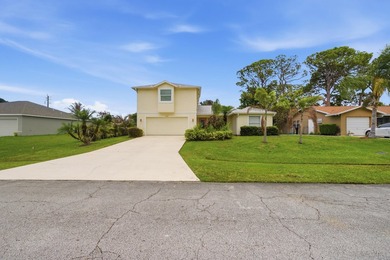 Welcome to this beautifully maintained 3-bedroom, 3-bathroom - photo 2
