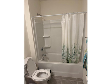 STUNNING 4 BEDROOM 2 BATHROOM AND A 2 CAR GARAGE in a lovely - photo 6