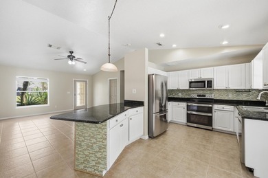 Welcome to this beautifully maintained 3-bedroom, 3-bathroom - photo 6