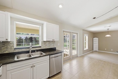 Welcome to this beautifully maintained 3-bedroom, 3-bathroom - photo 8