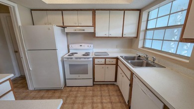 BRAND NEW ROOF in 2025. NEW Carpet. Seller is willing to FULLY - photo 8