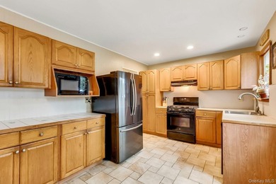 Welcome to 10 Brian Drive, East Islip-a beautifully maintained - photo 10
