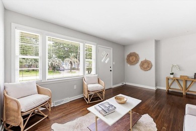 Welcome home to this charming Charleston home featuring - photo 2