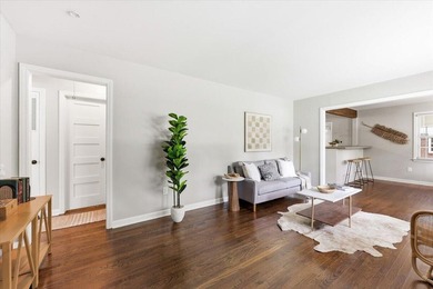 Welcome home to this charming Charleston home featuring - photo 4