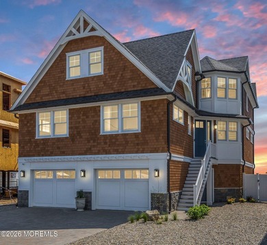 Commanding the Bayfront with rare elegance and presence, 153 - photo 1