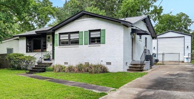 Welcome to the 3 bedroom 2 bath single family home, a charming - photo 1