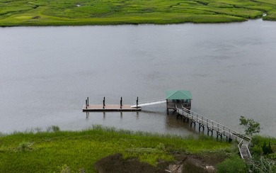 Three miles from downtown Charleston one finds Wappoo Landing - photo 2