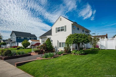 Welcome to this well-maintained and spacious 4-bedroom - photo 2