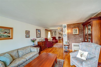 Welcome to this well-maintained and spacious 4-bedroom - photo 3