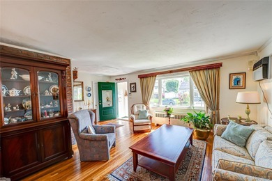 Welcome to this well-maintained and spacious 4-bedroom - photo 4