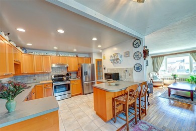 Welcome to this well-maintained and spacious 4-bedroom - photo 9