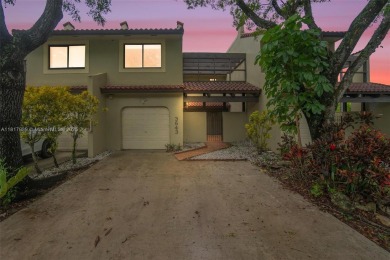 Lake Townhome/Townhouse For Sale in Doral, Florida