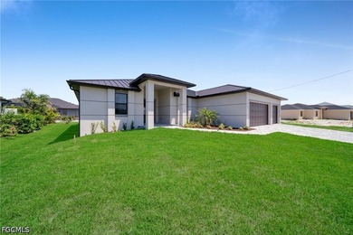 Beautiful new construction home in the heart of Cape Coral - photo 3
